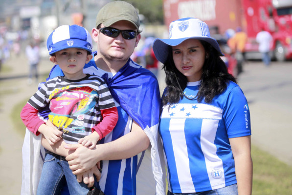 Gran Ambiente previo al Juego entre Honduras VS USA.