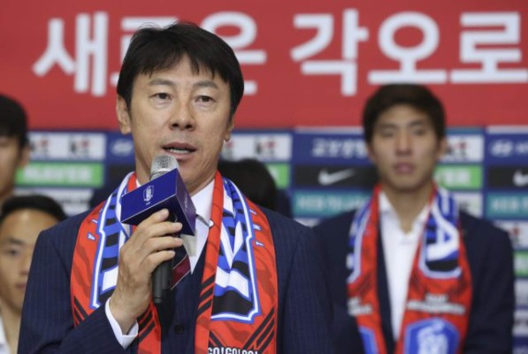 Corea del Sur es recibida a huevazos luego de ser eliminados del Mundial