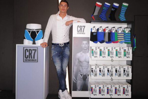 ¡Exitosos! Futbolistas triunfan dentro y fuera de la cancha