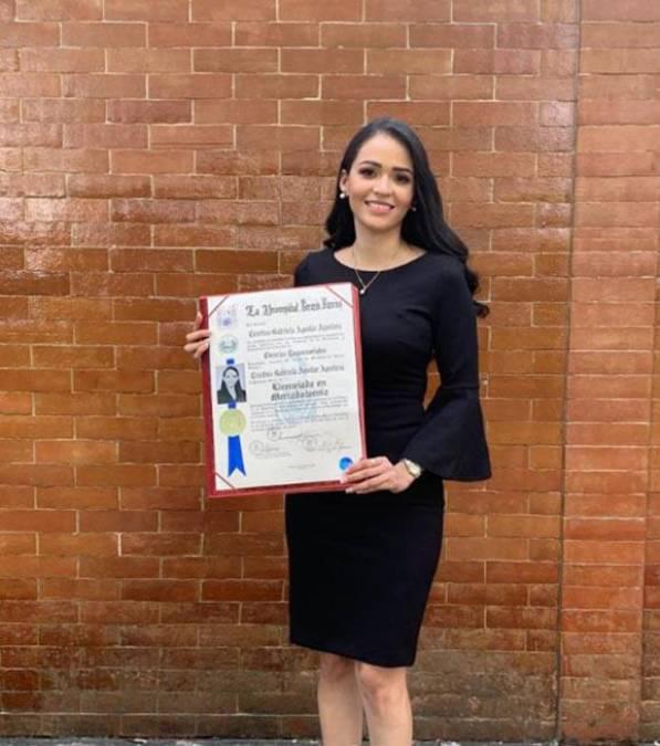 Goleador hondureño se jura amor eterno con licenciada salvadoreña en romántica boda en Puerto Cortés