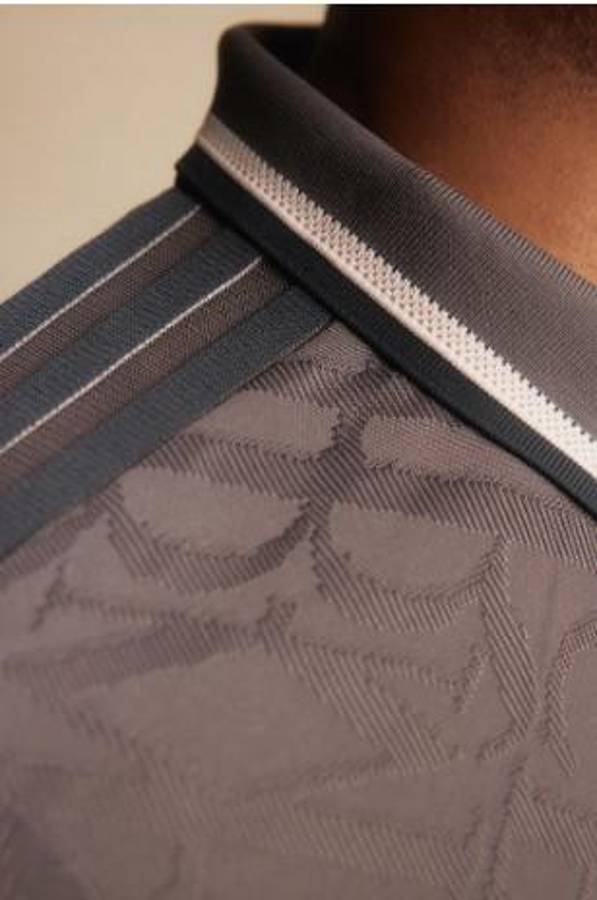 Lo presenta con Mbappé y una leyenda: Así es el tercer uniforme del Real Madrid para la temporada 2024-25