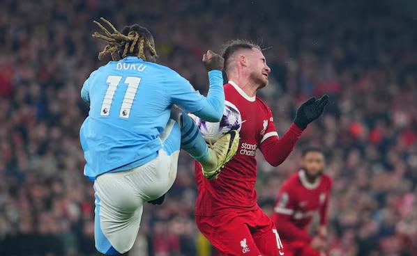 Escándalo en el Manchester City de Pep Guardiola tras denuncia de pagos a árbitos y señalan al jeque