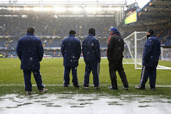 Chelsea vence 2-1 al Arsenal en un derbi londinense bajo la nieve.