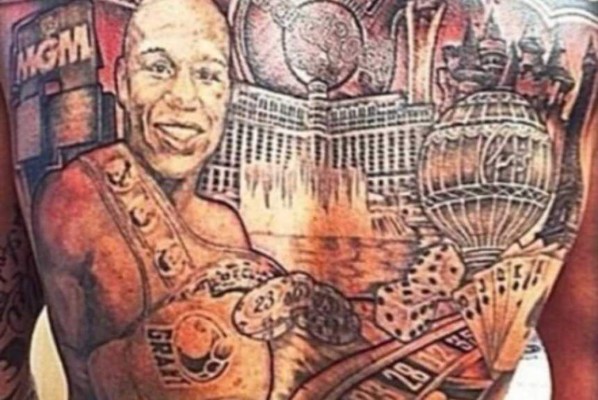 LOCURA: Seguidores de Floyd Mayweather Jr. se tatuaron al boxeador en la piel