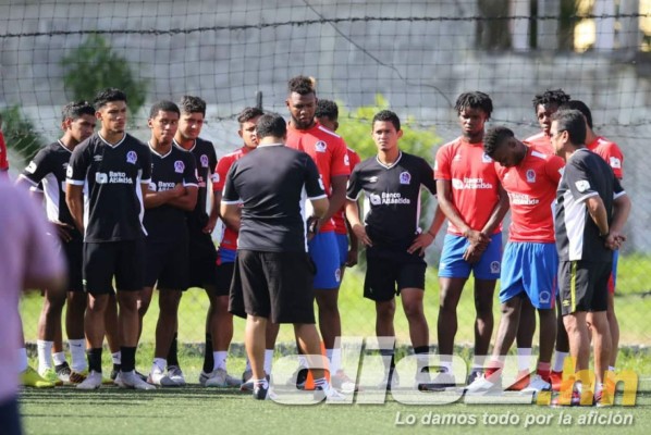 FOTOS: Tres caras nuevas en Olimpia, una renovación y descartan a un exReal España