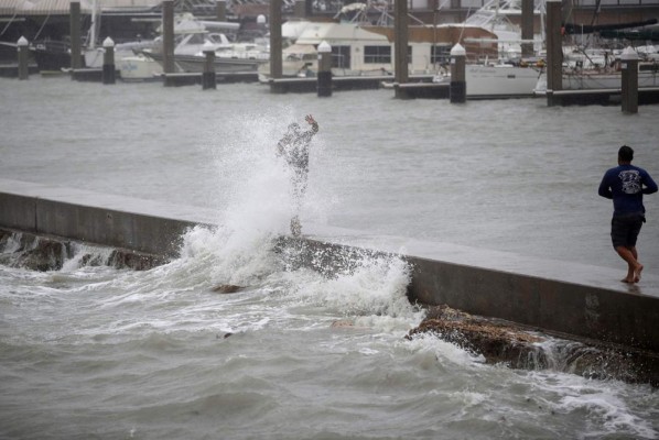 FOTOS: Huracán Harvey causa estragos tras tocar tierra en Texas