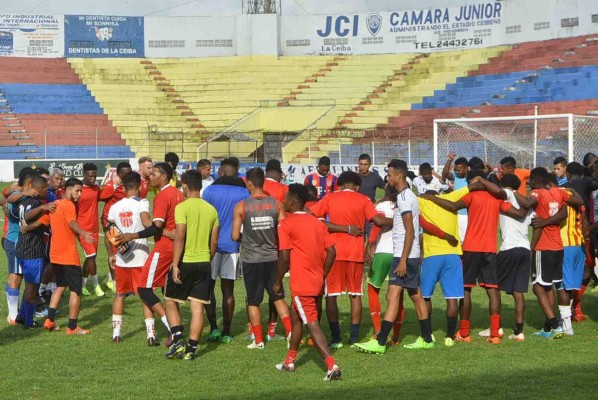 RUMORES/FICHAJES: Mario Martínez suena en Colombia y Diego Reyes habla de su futuro