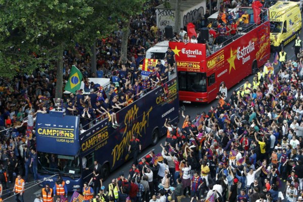 Así fue la celebración de Barcelona con sus aficionados