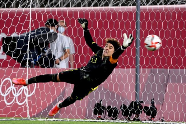 Brasileños se burlan de 'Memo' Ochoa tras eliminarlo de los Juegos Olímpicos: ''Si está triste, yo estoy feliz''