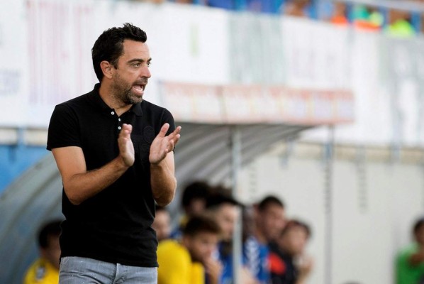 Insultos y patadas: Xavi Hernández explota en su debut oficial como entrenador