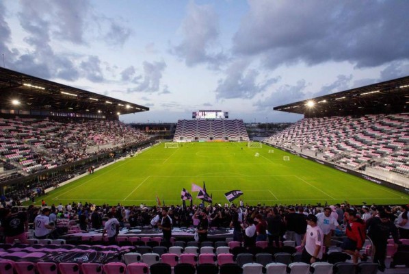 Desde adentro: David Beckham muestra junto a su esposa el nuevo estadio del Inter de Miami