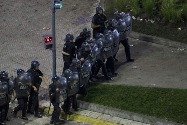 Balas, violencia y desaparecidos: festejo de afición de River termina en batalla campal