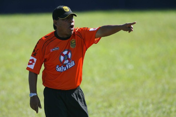 De fracaso en fracaso: 15 técnicos en Real España solo han dejado cuatro títulos en 14 años