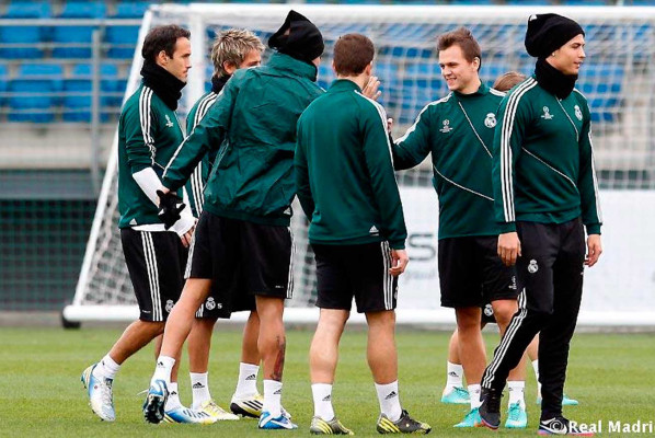 El Madrid viajó con toda la plantilla blanca a Manchester.