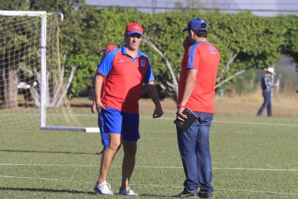 Fichajes: Pedro Troglio renovaría con Olimpia y hondureña se probará en el Sevilla