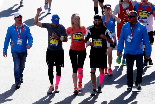 Boston vuelve a correr su maratón un año después de los atentados