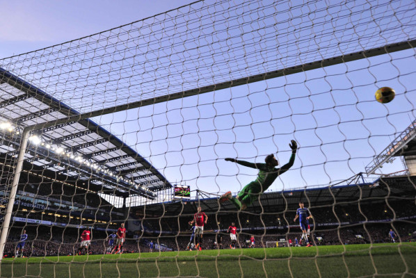 Chelsea vence 3-1 al Manc. United con triplete de Eto’o