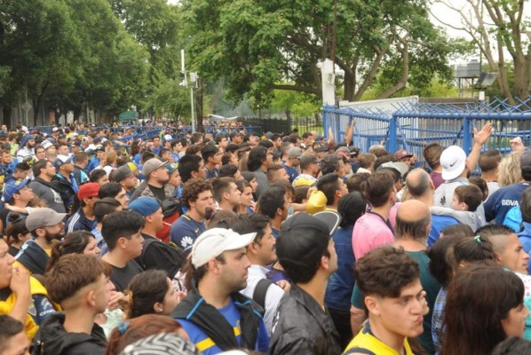 Espectacular llenazo: Afición de Boca Juniors llena la Bombonera en su último entrenamiento