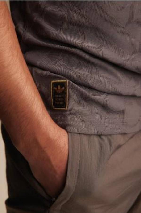 Lo presenta con Mbappé y una leyenda: Así es el tercer uniforme del Real Madrid para la temporada 2024-25