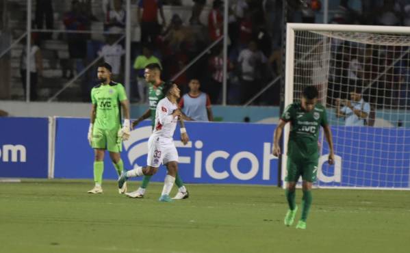 Michaell Chirinos se hace presente en la final con Olimpia y le rompe el marco a Samudio y Marathón