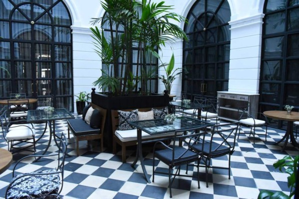 ¡De lujo! Ronaldinho pasa su noveno día en 'celda de oro' en Paraguay