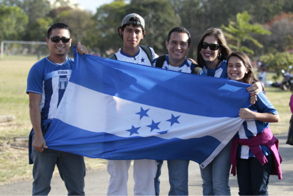 Ambiente en el partido Honduras vr Costa Rica.