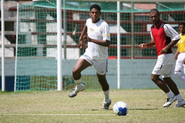 Las fotos que no habías visto del debut de Carlo Costly con Platense hace 14 años