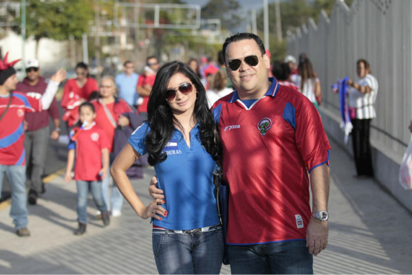 Ambiente en el partido Honduras vr Costa Rica.