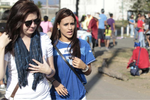 Ambiente en el partido Honduras vr Costa Rica.