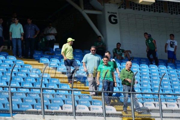 CURIOSAS: La furia del 'Chino' López y el cruce de palabras en silla del Olímpico