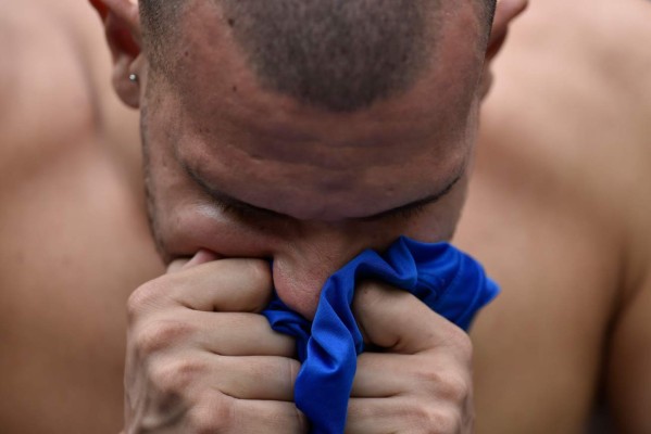 ¡Caos en Brasil! Desciende el Cruzeiro y el estadio se convierte en zona de guerra