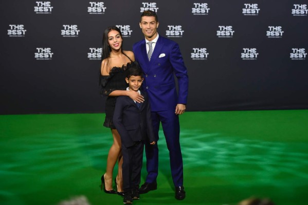 Cristiano Ronaldo y su novia Georgina Rodriguez deslumbran en premios The Best