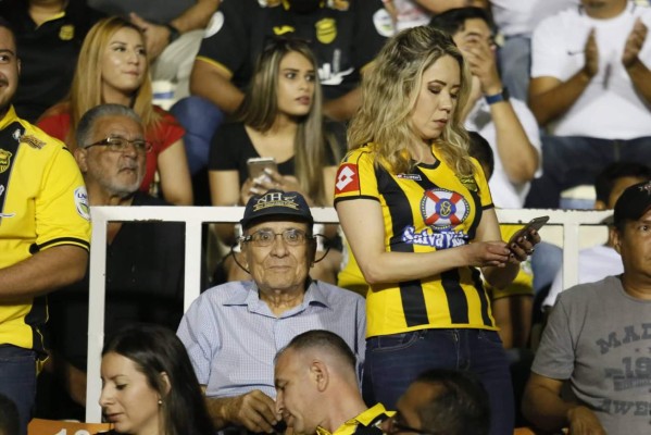 FOTOS: Las hermosas chicas que invadieron el estadio Nacional