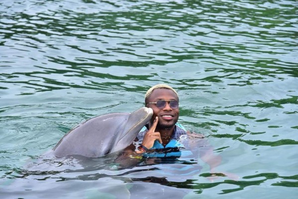 ¡Besos de delfines y buena compañía! Así recargan baterías los jugadores de la Selección de Honduras