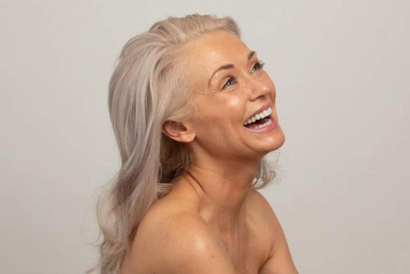 ¡Con 56 años! Kathy Jacobs, la modelo que puede ser la portada de la famosa revista Sports Illustrated&nbsp;&nbsp;