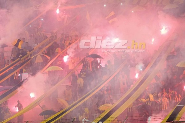 EN FOTOS: La chilena de Mario, la inexplicable expulsión de Pineda y el golazo de Jhow