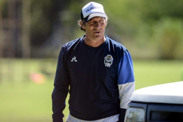 En la cancha y fuera de ella: Las figuras del fútbol con las que compartió vestuario Gastón Díaz, fichaje de Olimpia&nbsp;&nbsp;