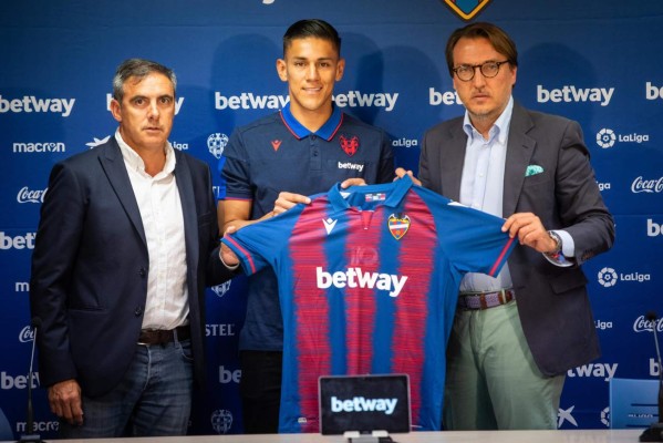 Fichajes: Acuerdo del Real Madrid con crack, Barcelona anuncia baja y Mbappé se confiesa