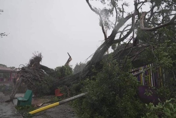 Fotos: Huracán Eta toca tierra y azota con fuerza las costas del Caribe Norte de Nicaragua