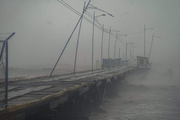 Fotos: Huracán Eta toca tierra y azota con fuerza las costas del Caribe Norte de Nicaragua