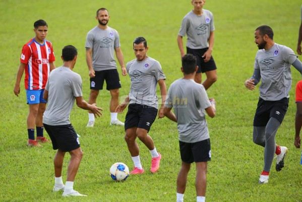 ¡Pasó en Olimpia! Bengtson volvió a ponerse mascarilla a pesar de estar vacunado, y así recibieron a Crisanto