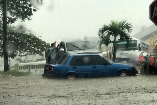 Colapsa San Pedro Sula: Fuerte lluvia provoca caos e inundaciones
