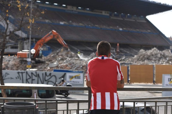 Lo que queda: El estadio Vicente Calderón, convertido en una carretera más en Madrid