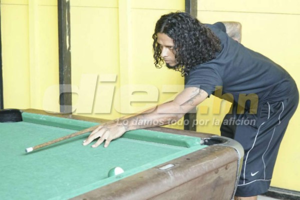 Entre regalos, jugando billar y muchas sonrisa se entrenó el Real España