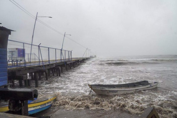 Fotos: Huracán Eta toca tierra y azota con fuerza las costas del Caribe Norte de Nicaragua