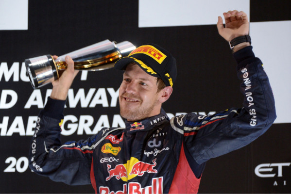 Alonso recorta tres puntos al afortunado Vettel tras soñar con la gloria y el liderato.