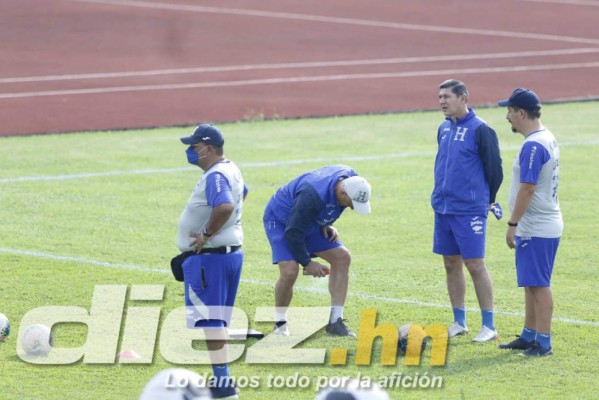 El 'spray mágico' de Fabián Coito y la plática con Choco Lozano: Así fue el cuarto día de entrenamiento de Honduras