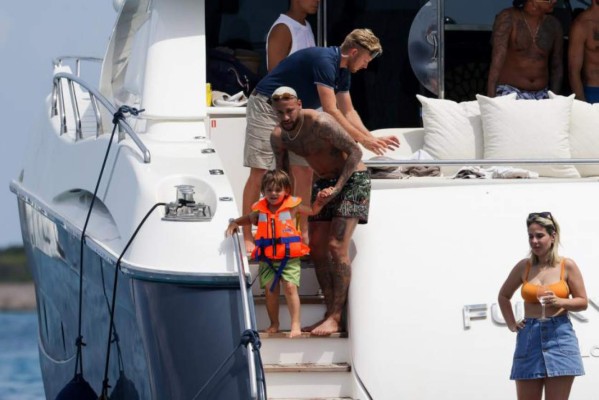 ¡Lo comparan con Hazard! Neymar sorprende con su estado físico en sus vacaciones desde Ibiza: 'increíble panza' &nbsp;&nbsp;