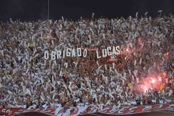 Sao Paulo, campeón de la Sudamericana en final accidentada por egreciones entre jugadores y policias.