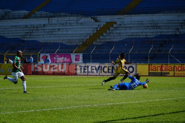 CURIOSAS: La furia del 'Chino' López y el cruce de palabras en silla del Olímpico